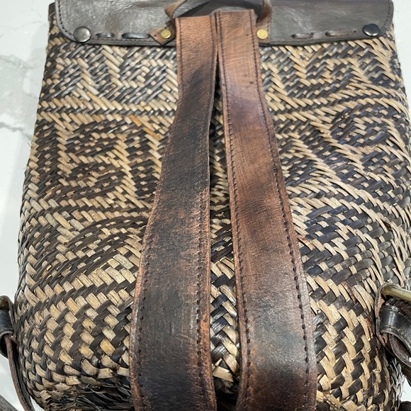 Gorgeous rattan straw leaf tribal backpack - Picture 4 of 8
